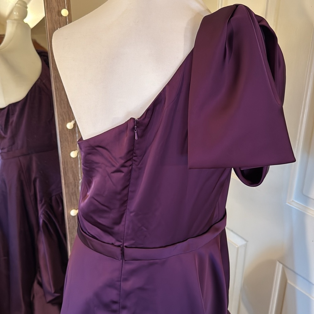 MAC DUGGAL
High Low Gown with Statement Bow - Picture 11 of 13